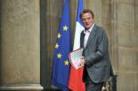 Bernard Kouchner, sur le perron de l'Elysée, samedi 1er mai.